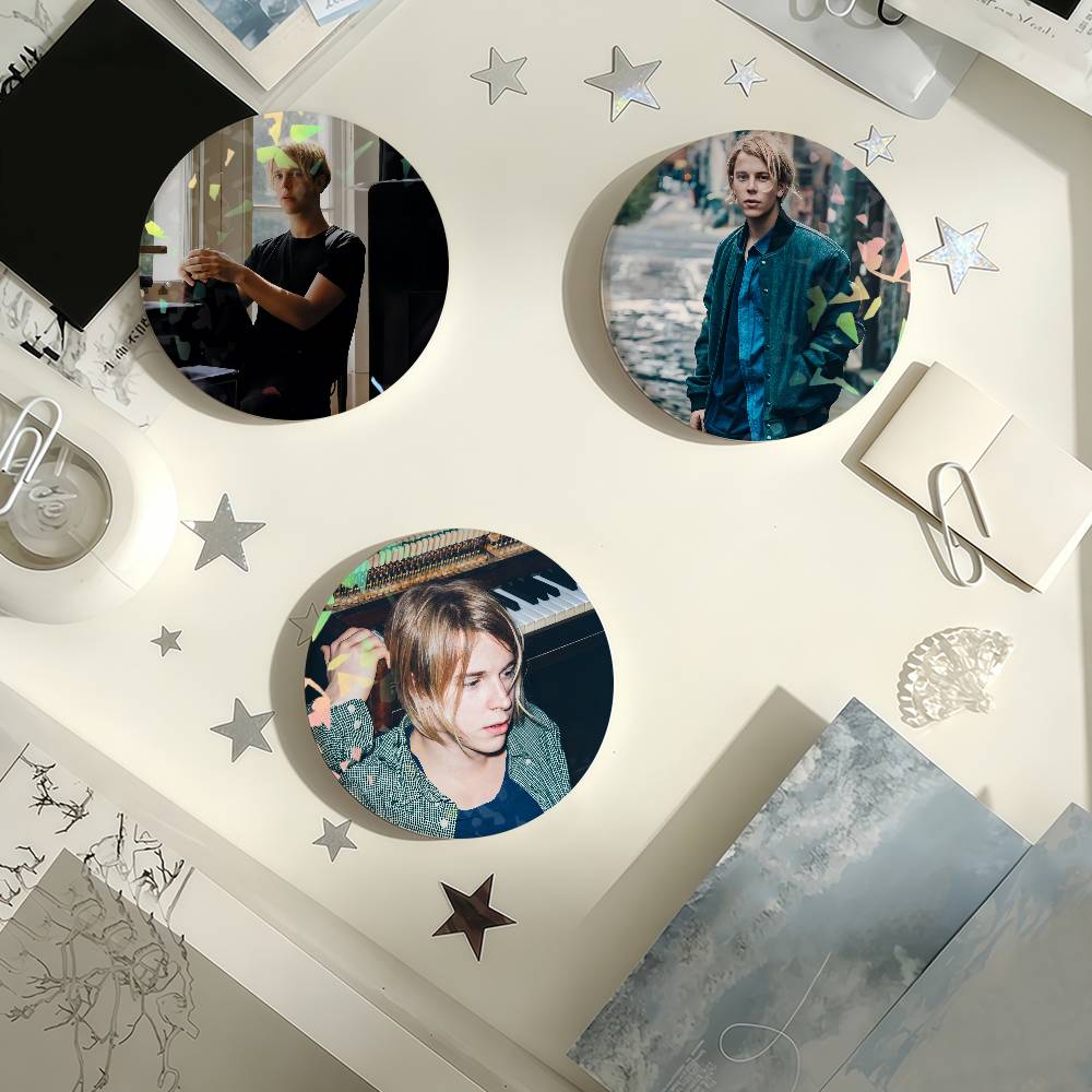 Japan Lifestyle - Insignia láser de cantante t-tom Odell